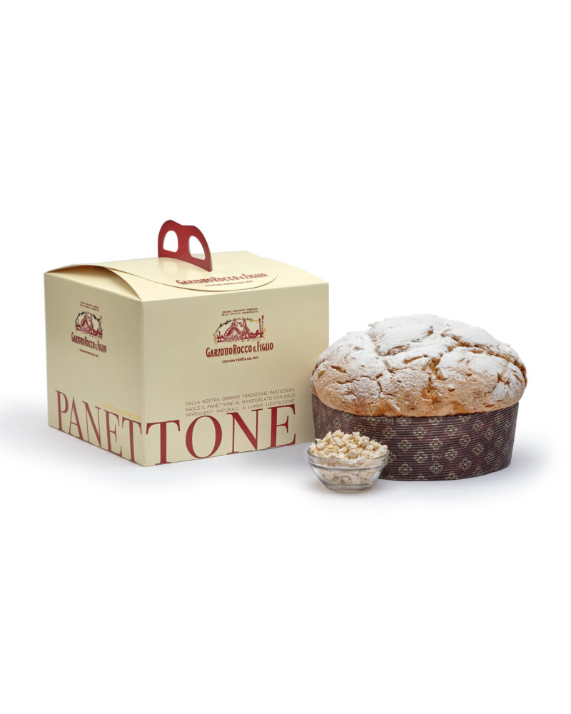 Il panettone al mandorlato